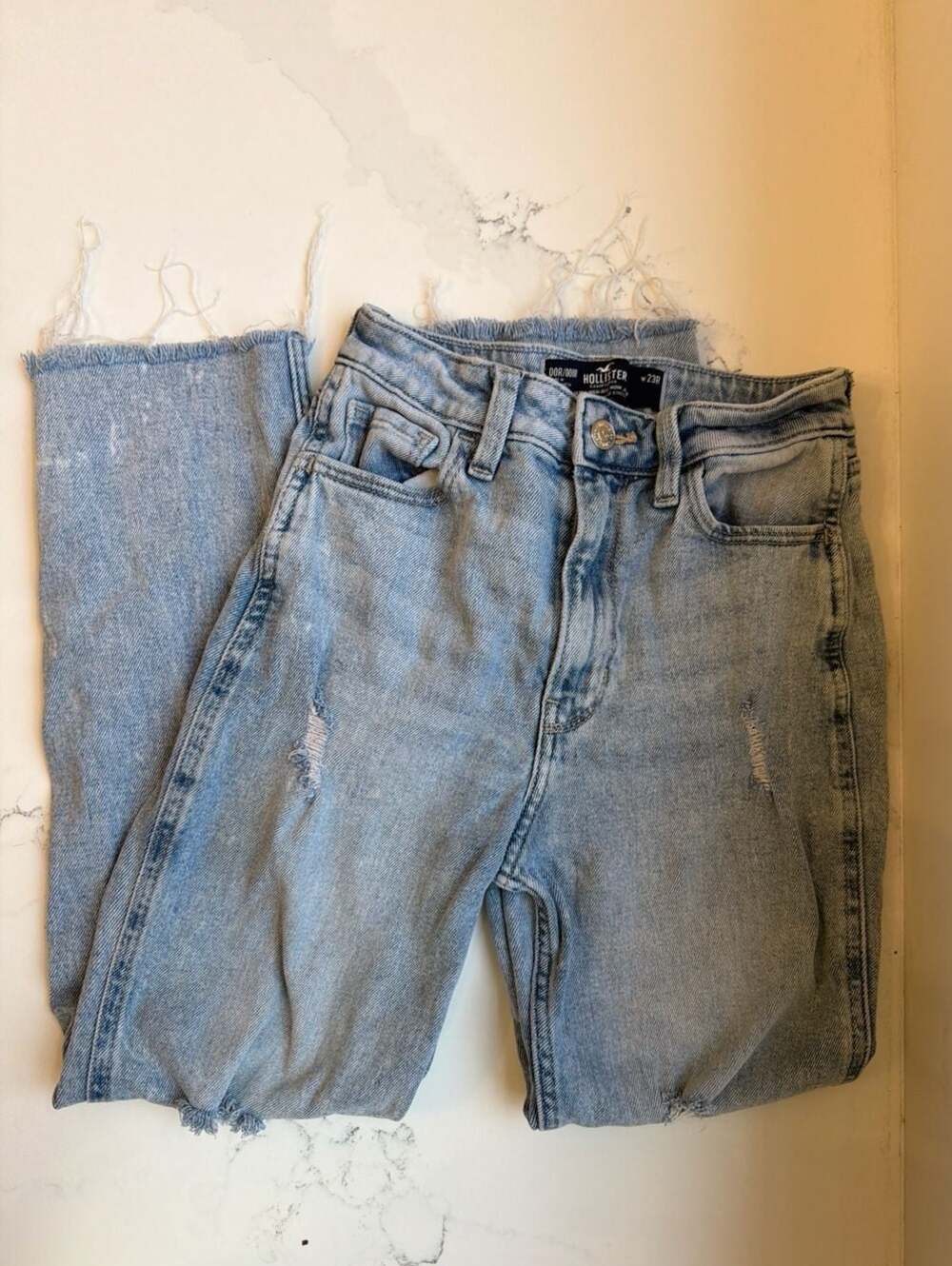 Hollister Ultra High-Rise Mom Jean Light Wash Distressed w23R